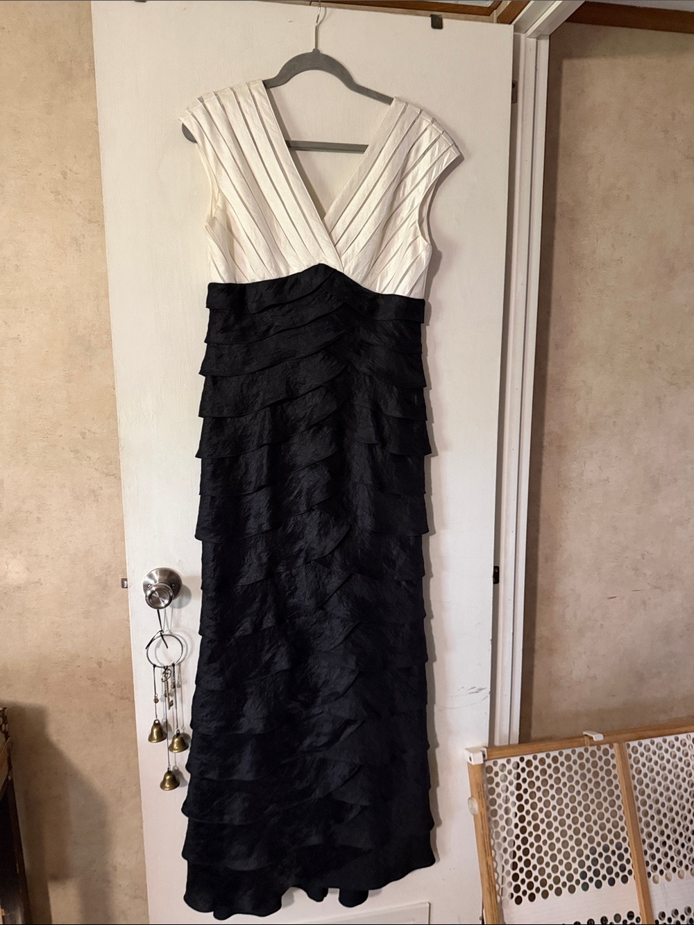 Source Unknown Black and White V-Neck Tiered Maxi Dress